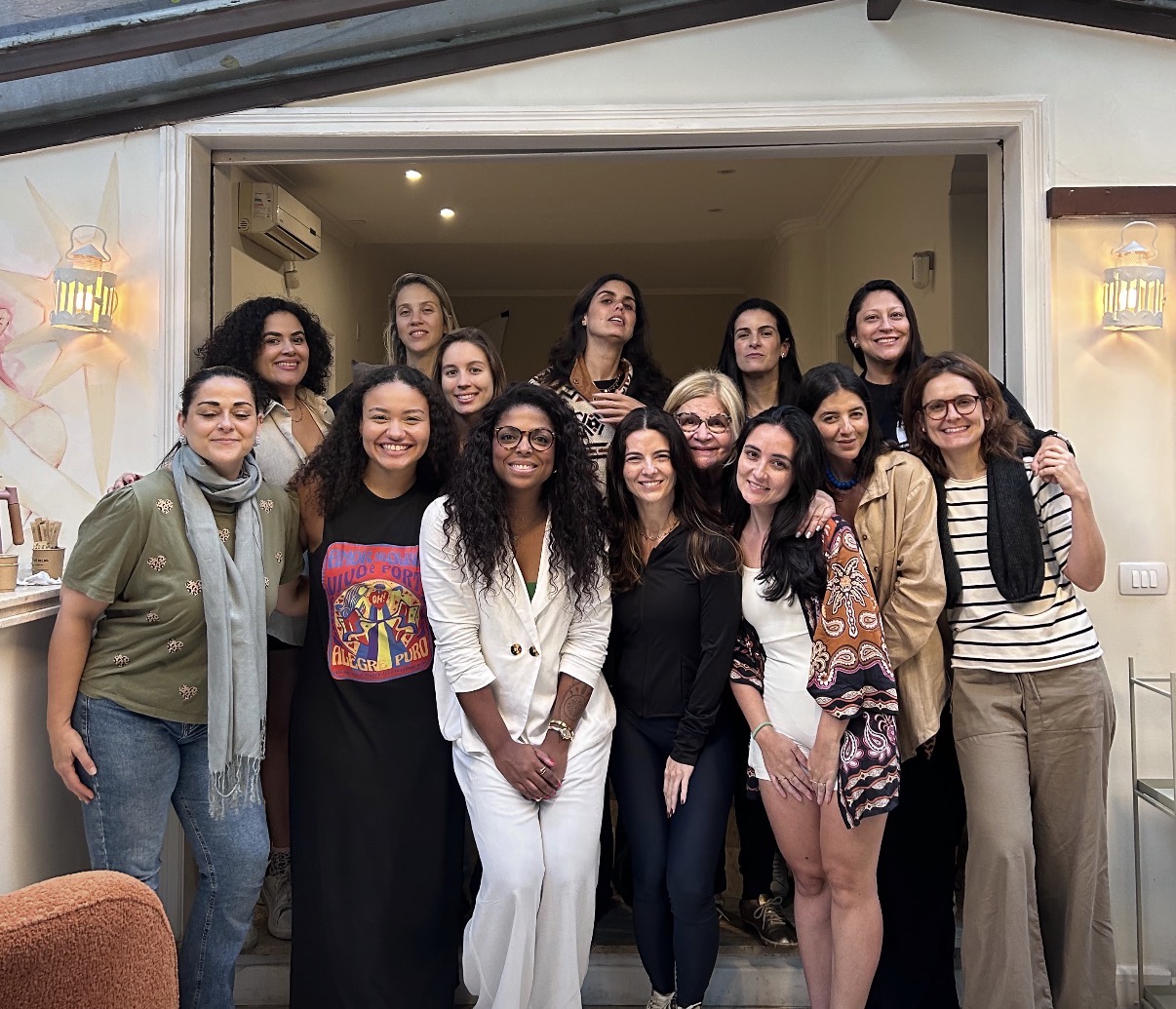 Grupo de mulheres no encontro na Casa Delas